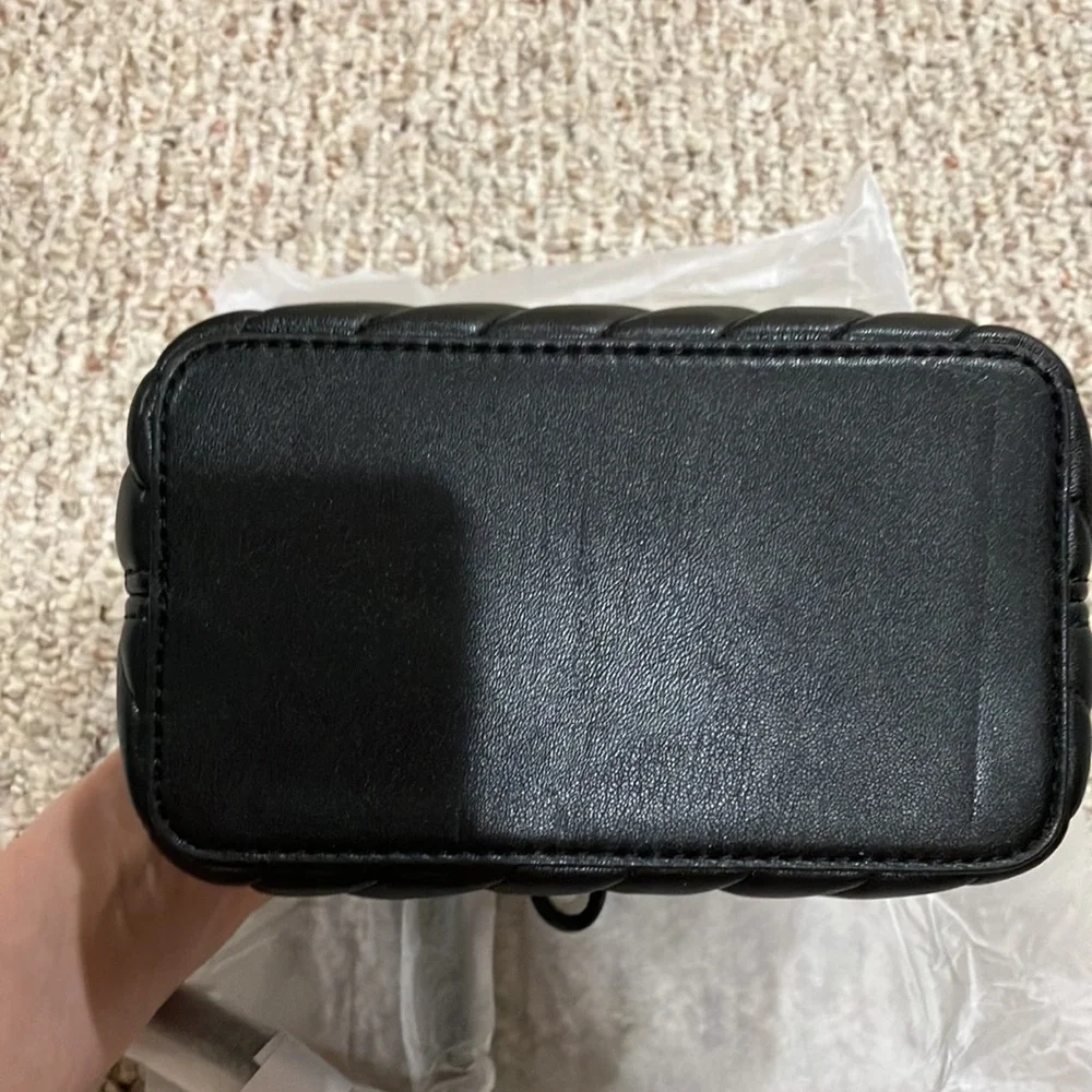 Michael Kors Small Suri 35T0GU2C0U Quilted Crossbody Bag in Black - Picture 6 of 13